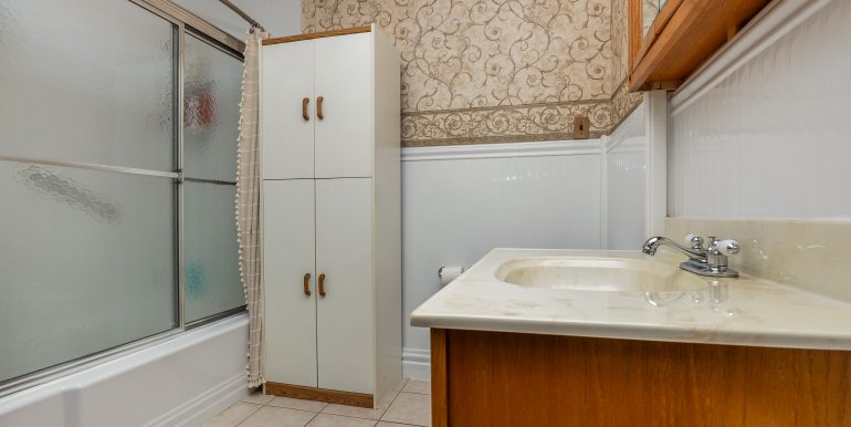 517 Herzel Blvd-40