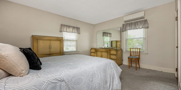517 Herzel Blvd-45