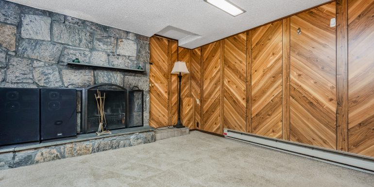 19 Glenda Dr-30
